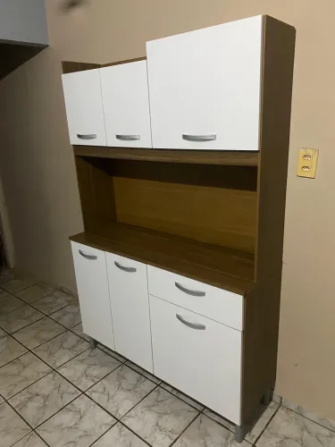 VENDE SE ARMÁRIO DE COZINHA SEMI NOVO