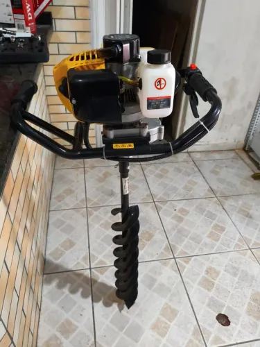 Perfurador de solo semi-novo 52 cc Vonder. <br>Apenas R$ 990
