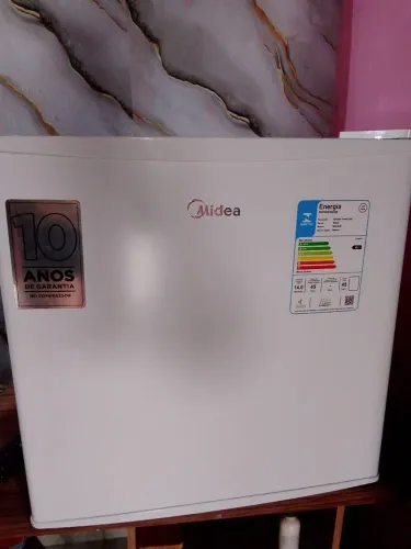 Vendo um frigobar novo