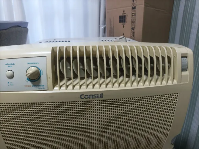 Venda Sr condicionado 7500btus bom estado , acabou de ser higienizado, 220w