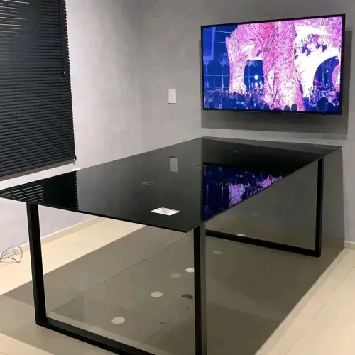 Mesa com base de ferro com vidro 4mm nova 