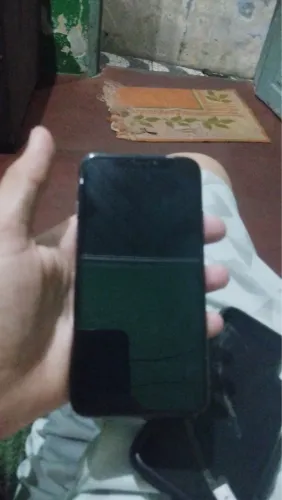 Vendo iPhone X semi novo , saúde da bateria 100 % e cllr sem drink na tela