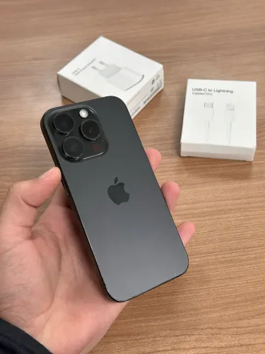 iPhone 15 Pro - 256GB em estado de novo