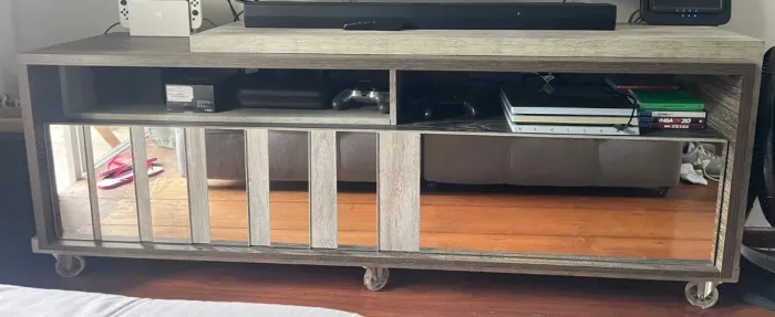 Rack / Cômoda para Sala com Espelho e Rodinhas - Excelente Estado 
