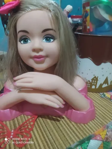 Boneca de maquiagem