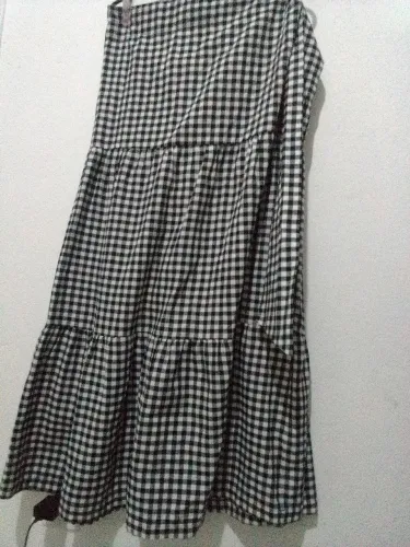 Vende-se saia longa quadriculada 