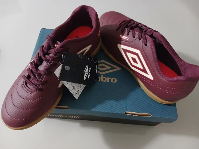 Chuteira umbro Quadra
