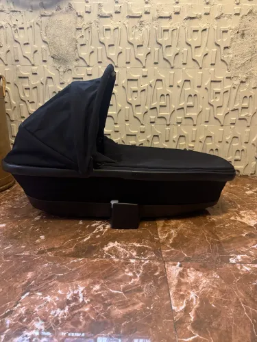 Moisés Quinny Preto - Conforto e Estilo para o Bebê