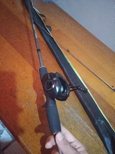Vara de pesca e molinete