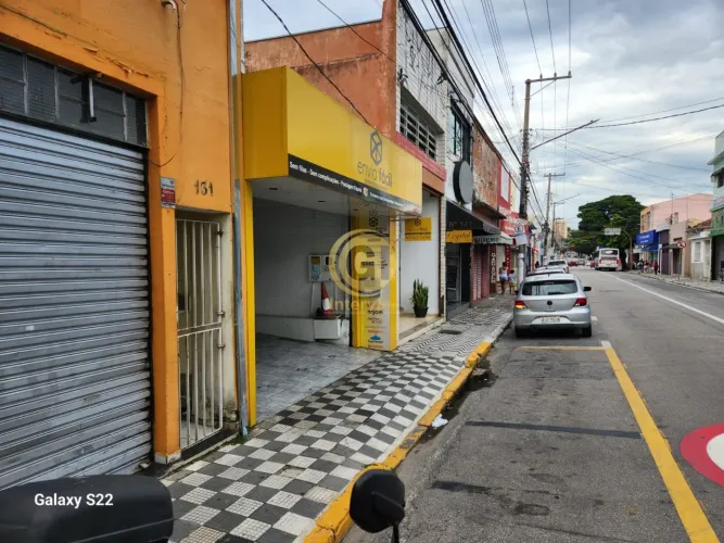 Excelente ponto comercial no Centro de Jacareí-SP: 1 sala, 2 banheiros, 140m². Ideal para 