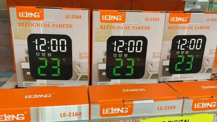 Relógio digital quadrado super lindo e sofisticado 2164 (11cm)