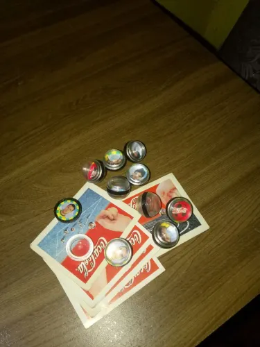 Futgudes de 1997 da coca cola + duas bolas especiais com o emblema da coca cola