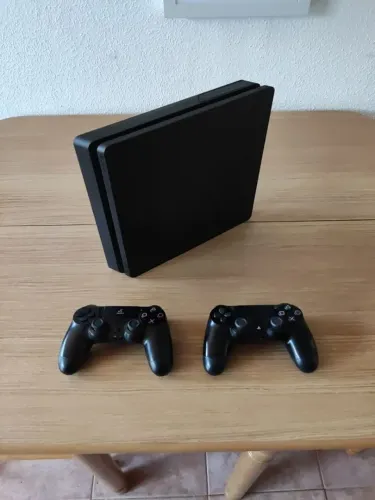 PS4 SLIM - 2 CONTROLES ORIGINAIS