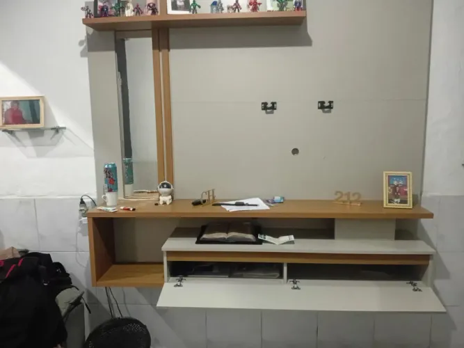 Painel semi novo com espelho. 