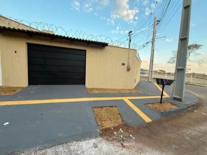 CASA À VENDA EM SENADOR CANEDO -Jardim Canedo II (3quartos)