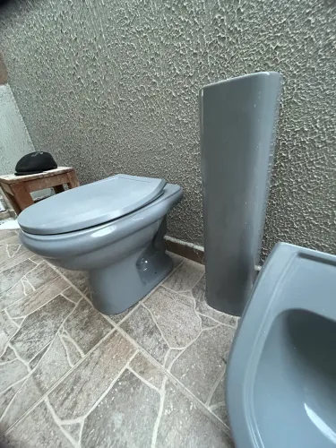 Vaso sanitário e pia com torneira