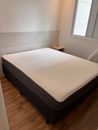 Cama Queen Ema em ótimo estado - venda por mudança