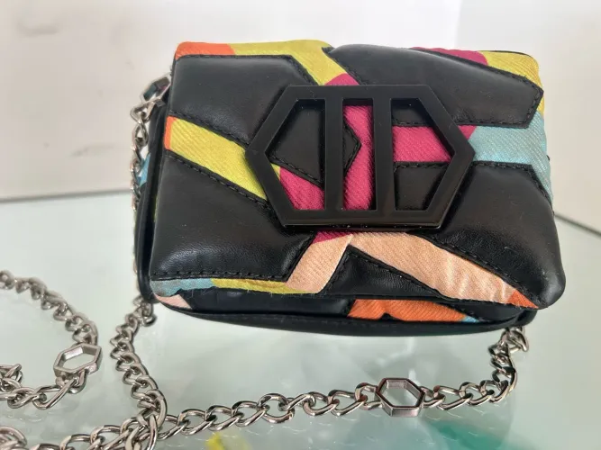 ? Bolsa Arezzo colorida com alça em corrente