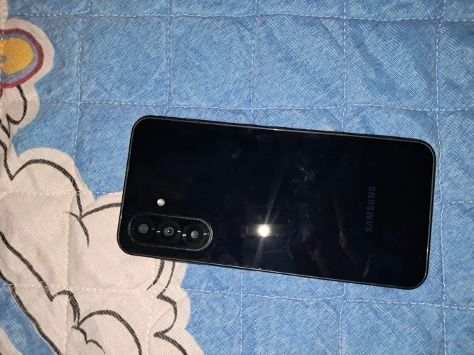 Vende-se um celular Samsung a26 || 256 gb 8 gb ram