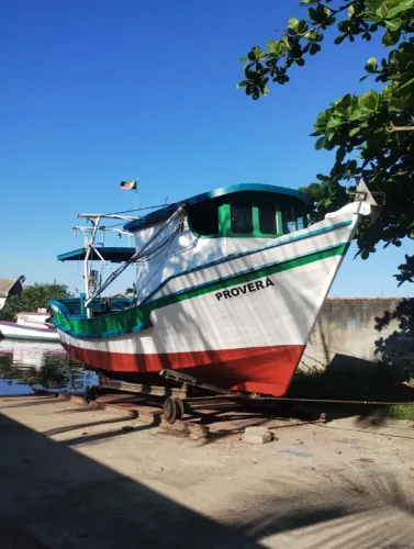 Vendo Bote de pesca camarão 8 metros