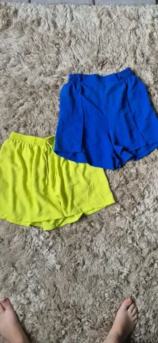 SHORTS LEVES CORES VIVAS (VERDE LIMA / AZUL BIC)