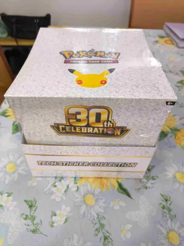 Case blister triplo (INGLÊS) - 30 anos aniversário pokemon