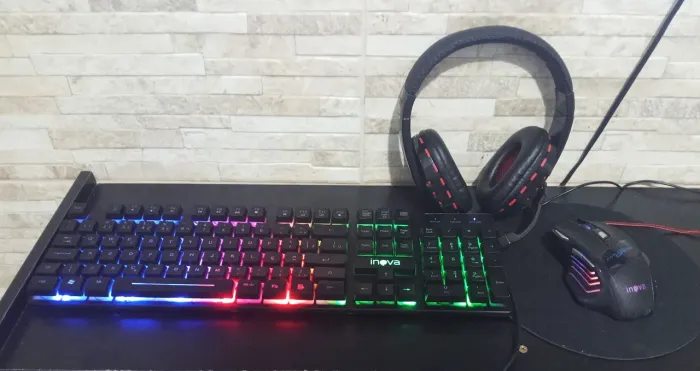 teclado rgb semimecânico inova, mouse rgb inova, mousepad redondo e headset inova