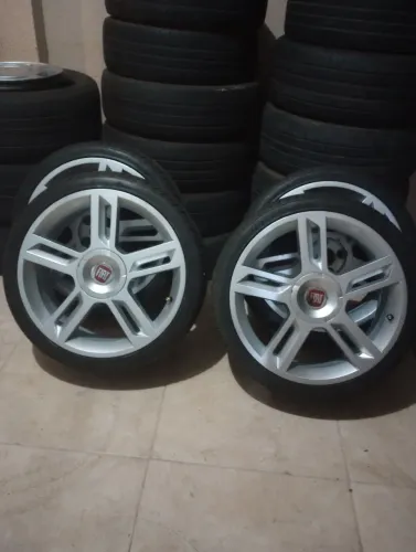 Vendo jogo de rodas facão aro 17 <br>3.200