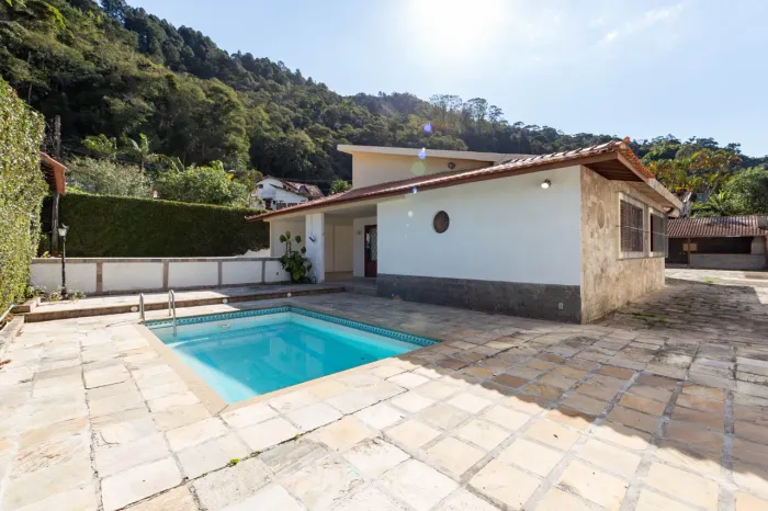 Casa com 3 quartos em Taumaturgo, Teresópolis