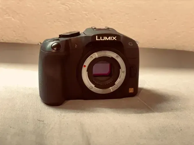 COMBO CAMERA LUMIX + LENTE LUMIX 14-42
