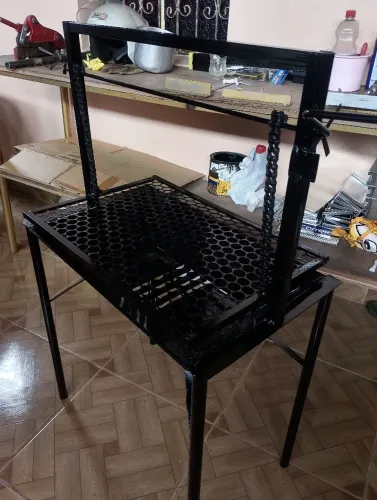 Churrasqueira de ferro TM 60 por 40 .... Com entrega em toda Manaus