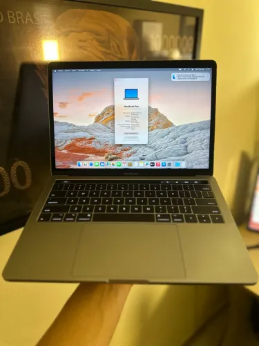 MacBook Pro Touchbar Intel i5 / 8GB / 256SSD - sem detalhes!