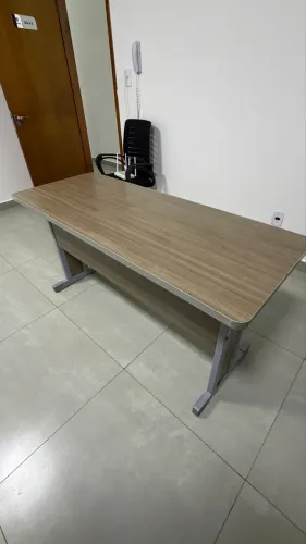 Mesa de escritório com pouco uso 1.50m x 0.75m 
