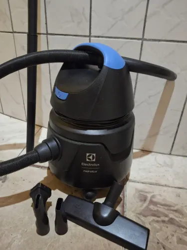 Aspirador de po e agua Electrolux hidrolux