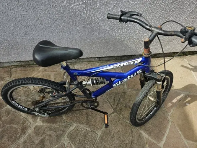 Bicicleta aro 20 suspensão full e 6 marchas