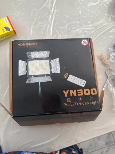kit Iluminador LED Yongnuo YN300 com bateria e carregador