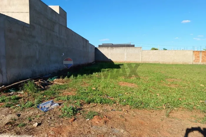 Terreno 10x25m² 250m² localizado Jardim Planalto