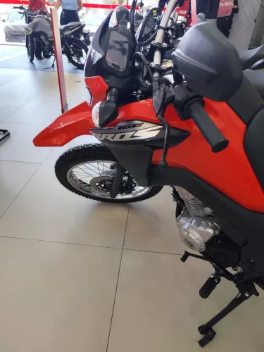 Moto nova 0km vermelha direto da loja