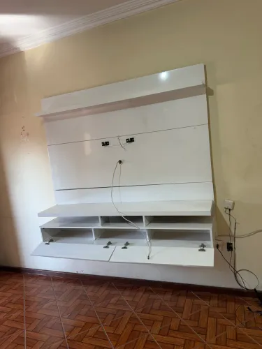 Estante suspensa branca 