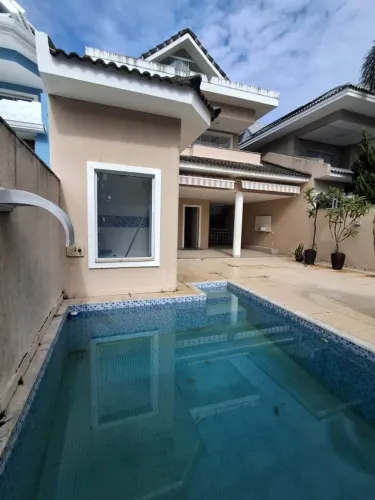 Casa triplex estilo Brezinsky com 245 m² imperdível no Condomínio Green Place - Recreio