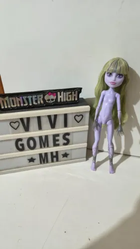 Monster High Twyla básica g1
