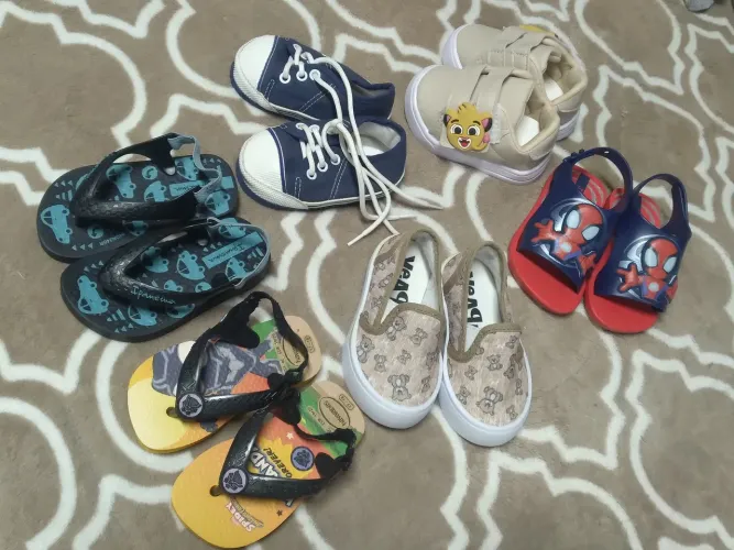 Sapatinhos novos número 17 homem aranha bolofofos havaianas tudo novo