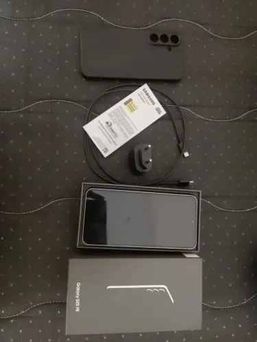 Vendo celular Novo 2.500 levar logo<br><br>Modelo S25 FE 128GB<br><br>Cor  Azul Escuro<br>
