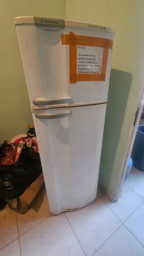 Geladeira Electrolux DC33 Duplex Super Freezer - Funcionando