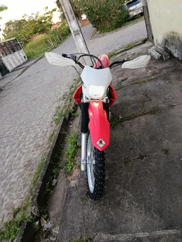 Xr 250 com roupagem da crf