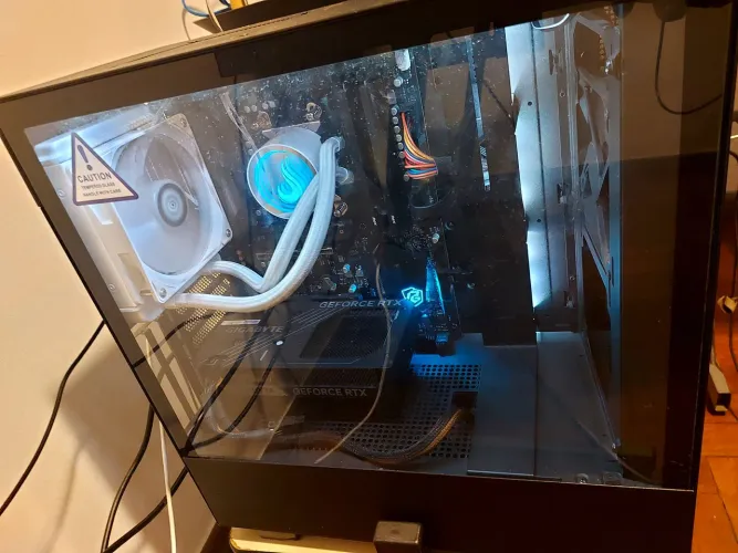 PC GAMER COMPLETO + MONITOR [ RYZEN 7 5700X3D - RTX 5060Ti + MONITOR ALIENWARE 320HZ ]