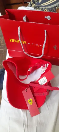 Boné Ferrari