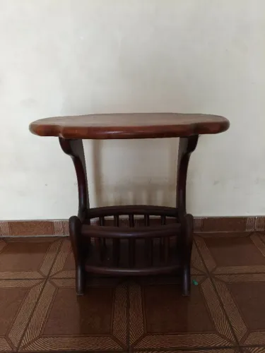 Revisteiro com mesa