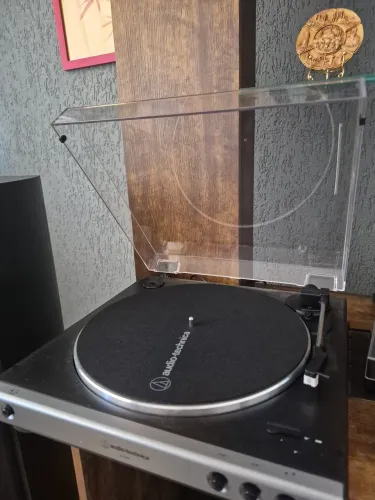 Toca-Discos Audio-Technica Vinil<br><br>Toca-Discos Vinil LP Audio-Technica AT-LP60X<br><br>R$ 990,00