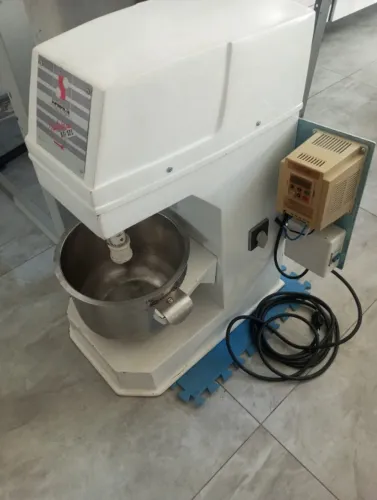 Batedeira industrial 12l